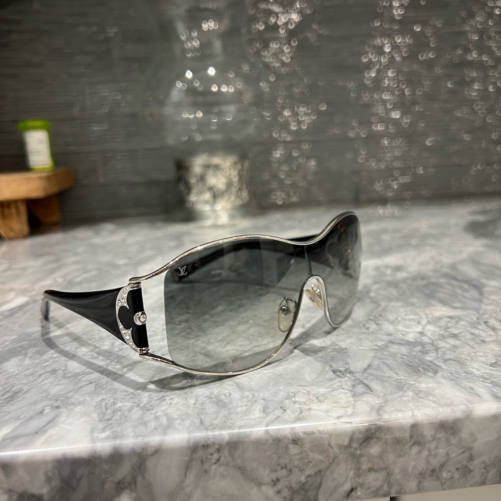 Authentic Louis Vuitton Sunglasses - Picture 5 of 7